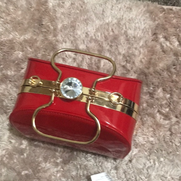 A bomb red purse - Picture 1 of 4